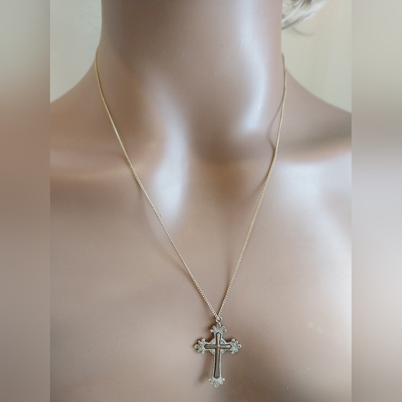 Gold 20/14kgf Cross Pendant Necklace - Picture 4 of 11